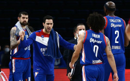 שחקני אנדולו אפס (צילום: Tolga Adanali/Euroleague Basketball via Getty Imag)