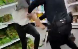 צעיר תוקף שוטרים באשדוד