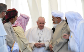 במהלך טקס בנערך סמוך לעיר אור (צילום: Vatican Media/­Handout via REUTERS)