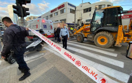 זירת התאונה בתל אביב (צילום: אבשלום ששוני)