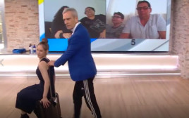 שניות לפני הנפילה בשידור חי בתוכנית "העולם הבוקר"