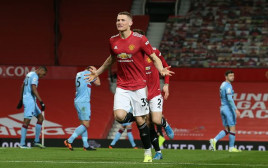 סקוט מקטומיניי חוגג (צילום: Matthew Peters/Manchester United via Getty Images)