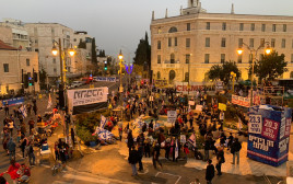 מחאה נגד ראש הממשלה בנימין נתניהו (צילום: דוברות מחאת הדגלים השחורים)