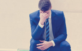 איש עסקים מוטרד, אילוסטרציה