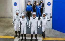 האסטרונאוטים מתכוננים לשיגור (צילום: REUTERS/Joe Skipper)