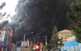 שריפה במפעל באיראן (צילום: רשתות ערביות)