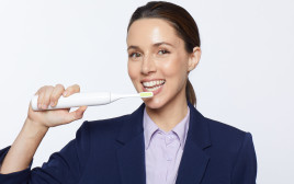 מברשת שיניים חשמלית Toothwave בשילוב גלי רדיו של חברת סילקן (צילום: Roman Daly)