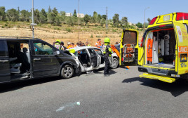 מזירת התאונה בכביש 1 (צילום: תיעוד מבצעי מד"א)