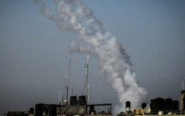 תיעוד של תקיפת חיל האוויר ברצועת עזה (צילום: רשתות ערביות)