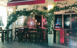 בר ה"לילי רוז" שנסגר. יום שפרצה רשמית המלחמה, הוא נשם את נשימתו האחרונה