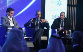 אלי כהן, מנכ"ל חברת מקורות - חברת המים הלאומית (במרכז)