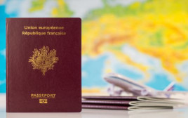 דרכון צרפתי (צילום: Shutterstock)