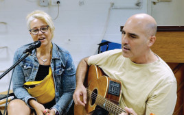 ישי בן טולילה, סטודנט ברימון, יחד עם רינת אביחנן, כבדת שמיעה