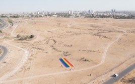 דגל הגאווה הגדול במזרח התיכון (צילום: ניק סמירוב)