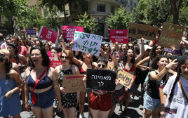 ההפגנה הפמיניסטית "צעדת השרמוטות" בתל אביב (צילום: מרק ישראל סלם)