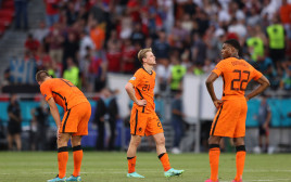 שחקני נבחרת הולנד מאוכזבים (צילום: Alex Pantling/Getty Images)