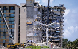 זירת קריסת הבניין במיאמי (צילום: רויטרס)
