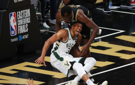 יאניס אנטטוקומפו נפצע (צילום: Kevin C. Cox/Getty Images)