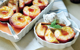 אפרסקים צלויים ומתובלים