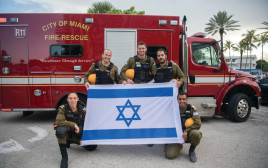 צוות החילוץ הישראלי שטס להריסות במיאמי (צילום: דובר צה"ל)
