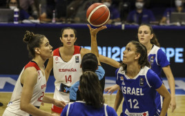 נבחרת העתודה נשים נגד ספרד בצ'לנג'ר בהונגריה (צילום: FIBA)