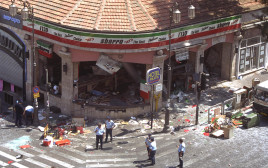 הפיגוע בסבארו, 2001 (צילום: אבי אוחיון, לע"מ)