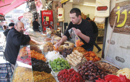 פירות וירקות בשוק (צילום: מרק ישראל סלם)