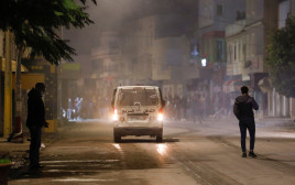 עימותים בתוניסיה  (צילום: REUTERS/Zoubeir Souissi)