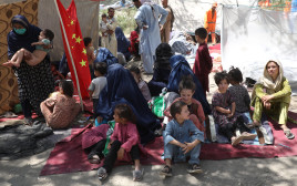 פליטים אפגניים בעיר קאבול (צילום:  REUTERS/Stringer)