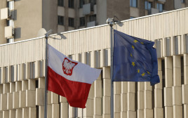דגל פולין (צילום: REUTERS/Maxim Shemetov)