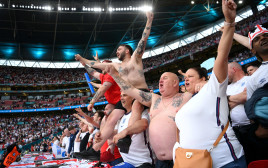 אוהדי נבחרת אנגליה בגמר יורו 2020, אצטדיון וומבלי (צילום: רויטרס)