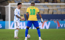 ליאונל מסי שחקן ארגנטינה עם ניימאר שחקן ברזיל (צילום: GettyImages, Buda Mendes)