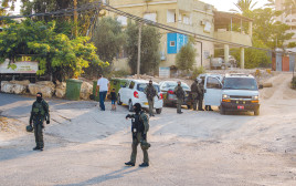 כוחות משטרה באזור כפר נאעורה בחיפוש אחר האסירים שברחו מכלא גלבוע (צילום: פלאש 90)