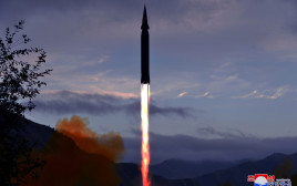 הטיל הבליסטי הקוראני  (צילום: KCNA via REUTERS)