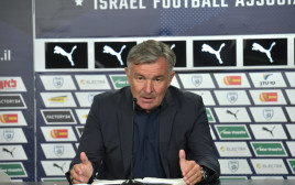 מאמן נבחרת ישראל וילי רוטנשטיינר (צילום: ניב אהרונסון)