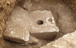 אסלה מתקופת בית שני (צילום: יולי שוורץ, רשות העתיקות)