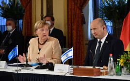 ראש הממשלה נפתלי בנט וקנצלרית גרמניה אנגלה מרקל (צילום: יואב דודקביץ', פול ידיעות אחרונות)