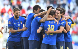 שחקני נבחרת איטליה חוגגים (צילום: GettyImages, Claudio Villa)