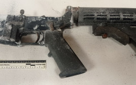 הנשק הלא חוקי שנתפס (צילום: דוברות המשטרה)