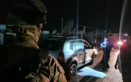 זירת הפיגוע במחסום קלנדיה (צילום: דוברות המשטרה)