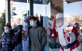 המגיפה הרחיקה את סנטה קלאוס מהאזרחים (צילום: רויטרס)