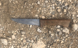 הסכין בה נעשה שימוש בניסיון הפיגוע בהר אדר (צילום: דוברות המשטרה)