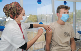 חיסון קורונה לילדים ונערים (צילום: מיכאל גלעדי, פלאש 90)