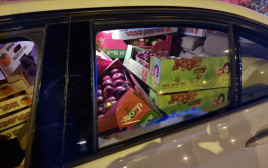 הרכב שנתפס עם ארגזי הפירות והירקות (צילום: דוברות המשטרה)