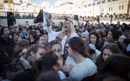 נשות הכותל בתפילה בכותל המערבי (צילום: הדס פרוש, פלאש 90)