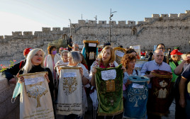 נשות הכותל (צילום: אוליבייה פיטוסי, פלאש 90)