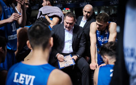 עדיין מושלם כמאמן הנבחרת. גיא גודס (צילום: אתר רשמי, FIBA)