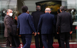 המשלחת האיראנית נכנסת לשיחות על הסכם הגרעין (צילום: REUTERS/Lisi Niesner)