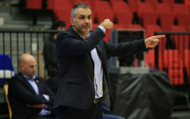 תחנה ראשונה מחוץ לקפריסין כמאמן ראשי. לבאדיוטיס (צילום: אתר רשמי, ליגת האלופות)