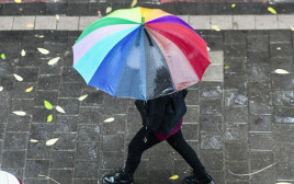 גשם בתל אביב (צילום: אבשלום ששוני)